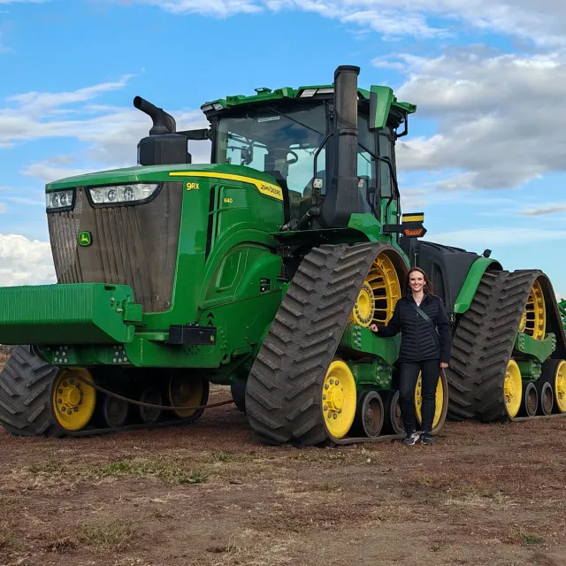 Viitorul agriculturii Tehnologia tractorului autonom John Deere pentru provocările agriculturii pe scară largă.